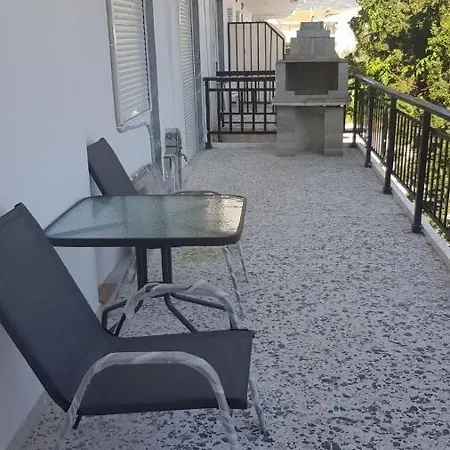 Up To 8 Person Néa Péramos